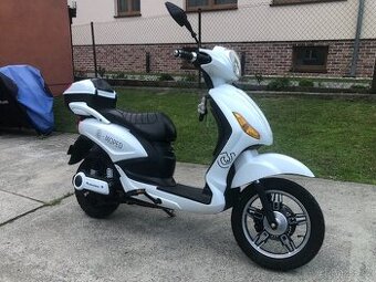 Elektroskútr Racceway E-Moped 80 km/h Nejlepší tuning 5,2kW