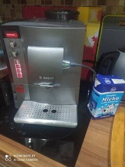 KÁVOVAR BOSCH NA ZRNKOVOU KÁVU - AUTOMATICKY