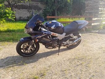 Koupě Honda Vtr 1000f