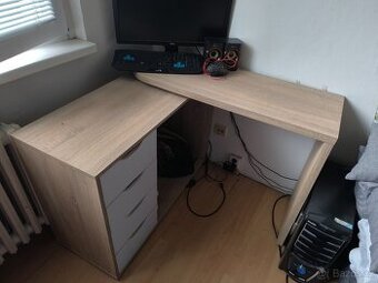 Rozkládací PC stůl