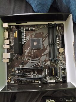 Prodám základní desku GIGABYTE B550M DS3H