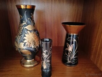 Mosazné vázy zdobené