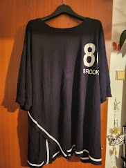 Sytě černá dlouhá tunika s aplikací