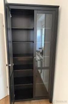 Vitrína Hemnes z ikea