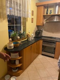 starsi velice slusna vetsi kuchyne do U