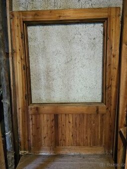 Modřínové okno s masivním rámem