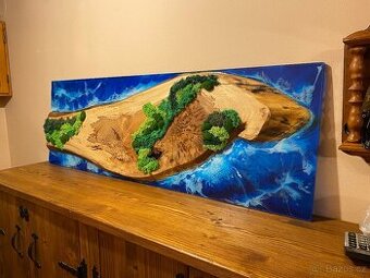 Mechový obraz s pryskyřicí a dřevem