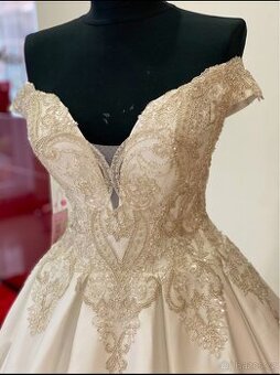 Svatební šaty nove z vlečkou S-M