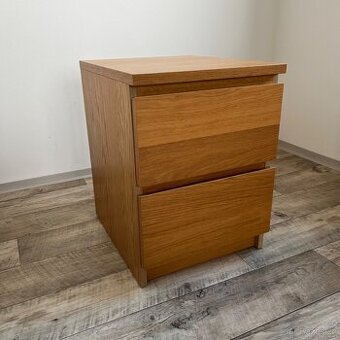 Noční stolek IKEA Malm – ořech