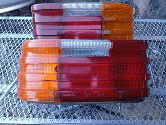 Mercedes w114 w115 zadní lampy.