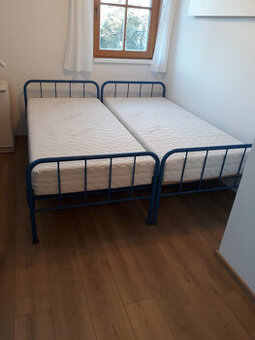 Kovové postele