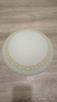 Skleněný krýt na lustr