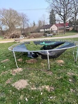 Trampolína