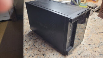 NetGear ReadyNAS 102 s HDD, + napájecí orig.zdroj