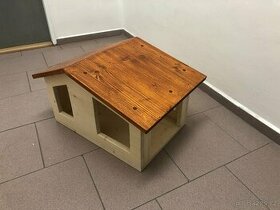 Dřevěná boudička pro psy/kočky