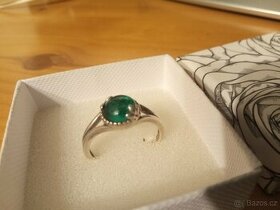Stříbrný prsten se smaragdovým zirkonem