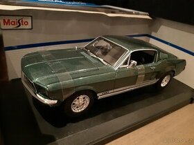 Ford Mustang GTA Fastback  1967   1:18   Maisto - 1