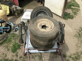 Staré pneu s disky