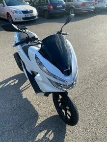 Pronájem skutru v Praze, Honda PCX
