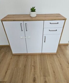 Stylová komoda Xora – moderní design