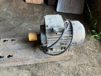 Elektromotor MEZ MOHELNICE 2,2 kw