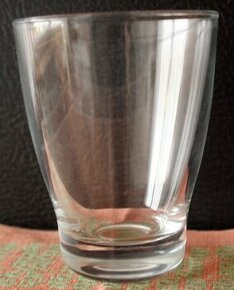 sklenička č. 7, výška 10 cm, průměr 7,5 cm