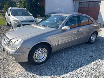 MERCEDES BENZ E 200 KOMPRESSOR PEKNY KOUSEK. - 1
