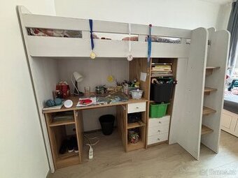 Patrová postel se stolem a skříní