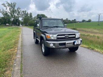 Toyota Land Cruiser GRJ 76