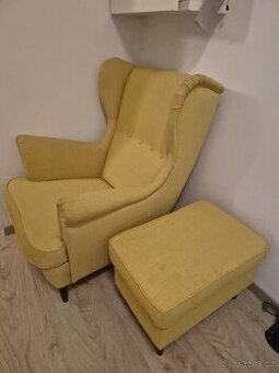 Ikea Strandmon žlutý s podnožkou