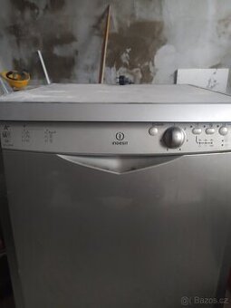 Myčka Indesit - 1