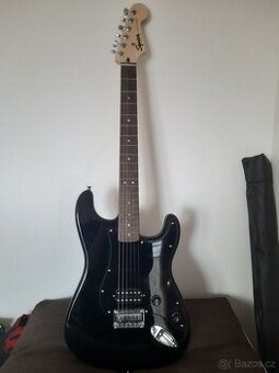 Fender Squier Stratocaster + Komba + drát 4.5M + pouzdro