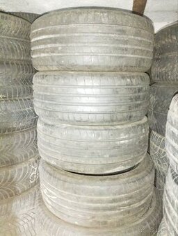 245/45R18