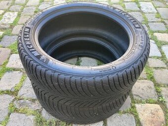 4 páry pěkných zimních pneumatik 235/45R18 98V
