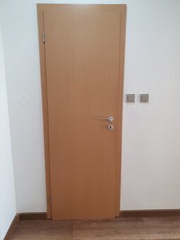 Dveře buk levé 60, včetně kování