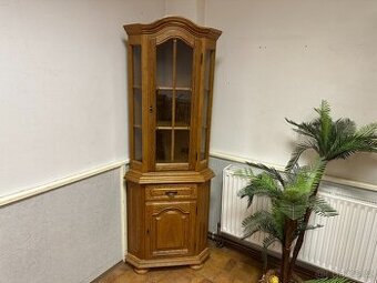 Rohová rustikální vitrína