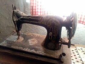 Starý šicí stroj