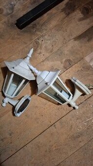 2 kusy lampy (světla),na zeď 220V