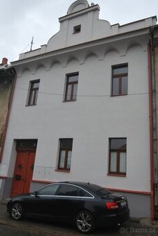 Nabízíme k prodeji RD užitná plocha 300m2, Žleby okr. K.Hora - 1