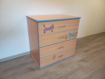 Prodám komodu s šuplíky, od truhláře (přebalovací pult)