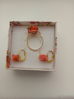 Dámský zlatý set .První republika