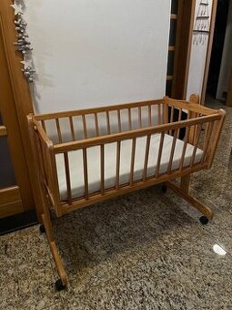Dětská postýlka/kolébka