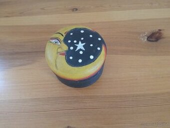 Dřevěná šperkovnice