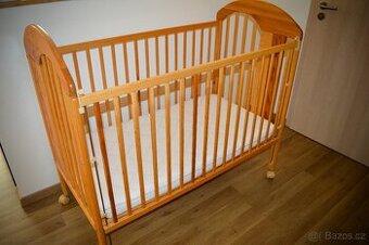 Dřevěná dětská postýlka