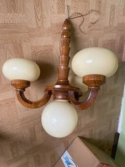 Prodám starožitný dřevěný lustr