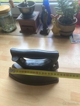 Starožitná žehlička