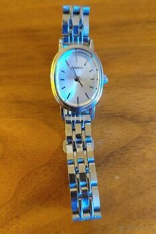 Nové hodinky stříbrná barva