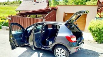 Málo jetá velice zachovalá Dacia Sandero 16V-motor 4 válec.