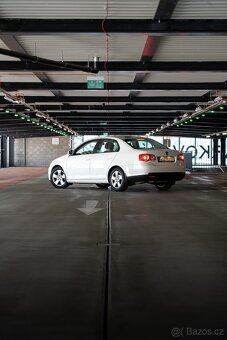 Volkswagen Jetta,  1.6 benzín 75 kw - TOP STAV