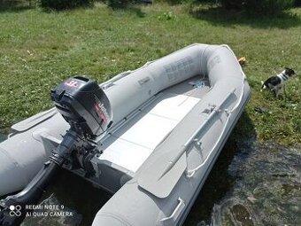Člun s motorem - 1